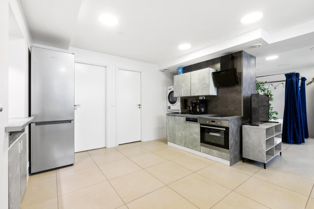 Sirena Apartment - Self Check-In And Free Parking Tallinn Exterior photo